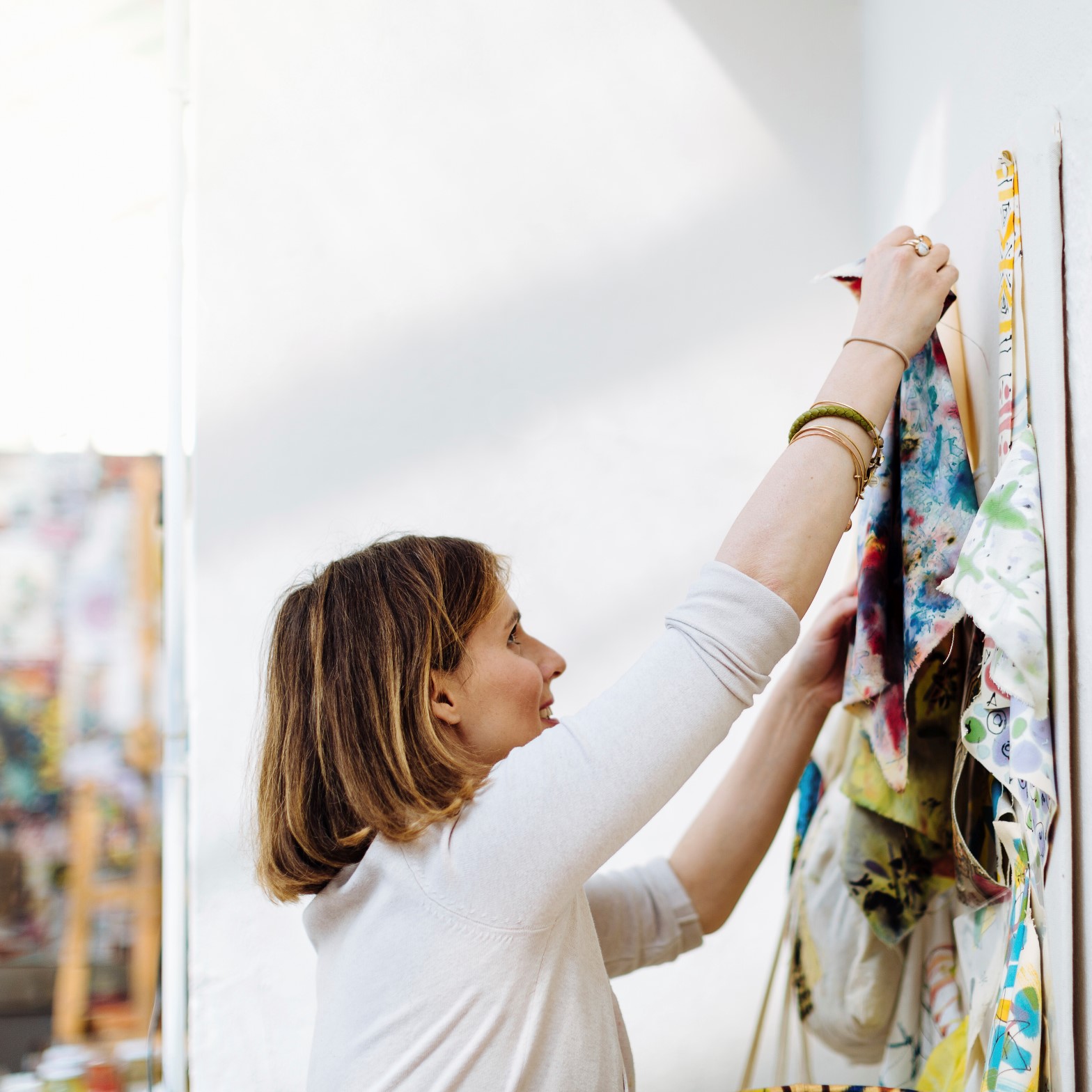Deinstallation of Exhibitions: Safety Tips for Taking Artwork Down